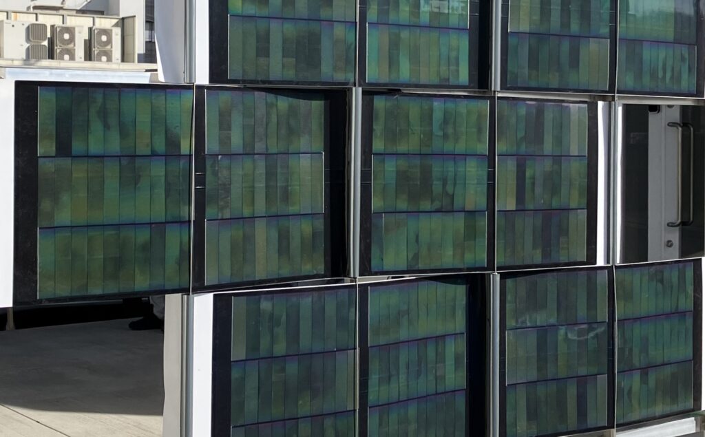 PXP社製のカルコパイライト太陽電池の実物